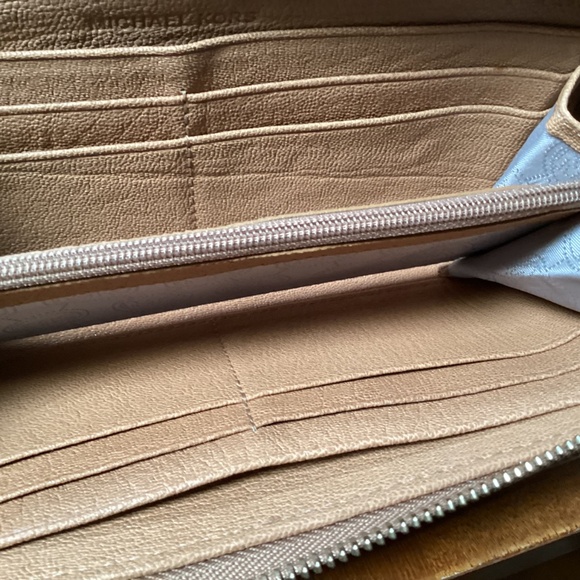 Michael Kors Jet Set Continental Wallet - Picture 11 of 11